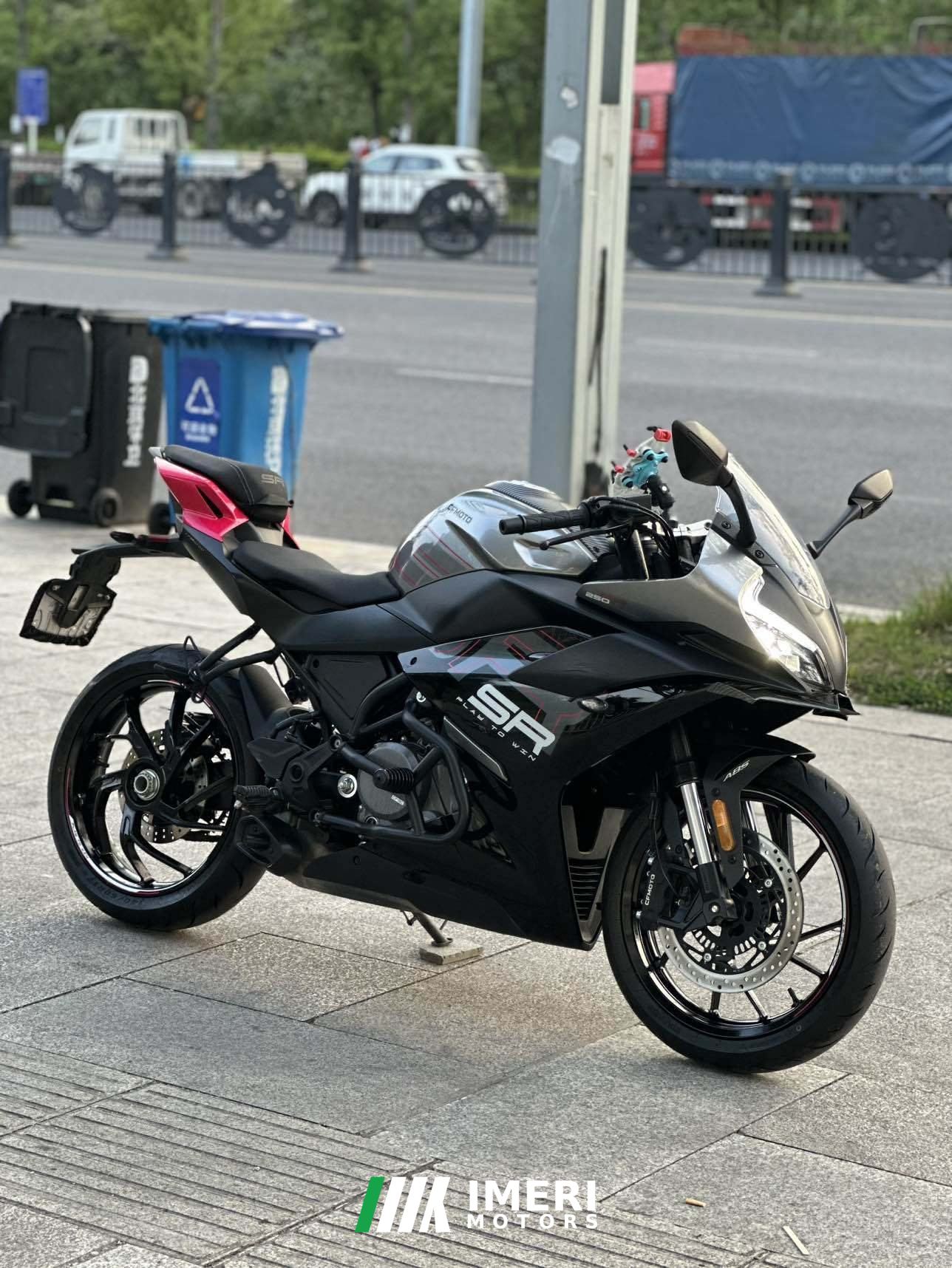 2025 CFMOTO 250SR