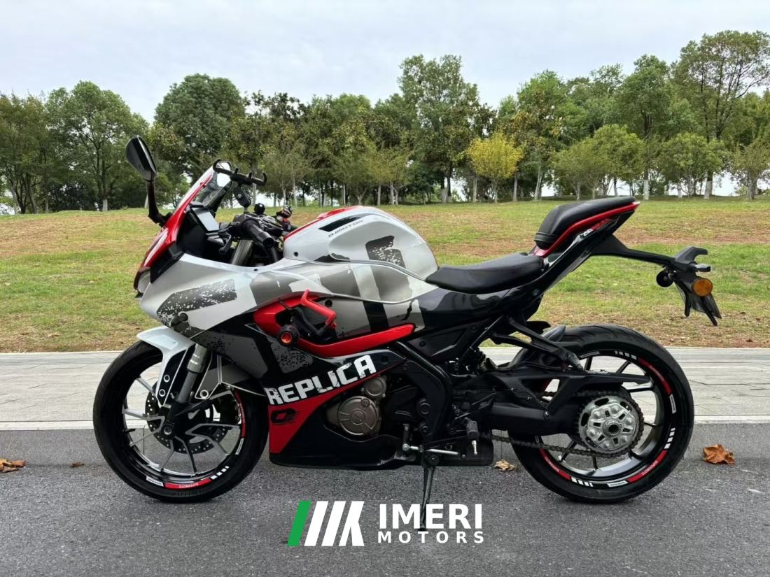 QJMOTOR SRK 250 - motorcycle from China