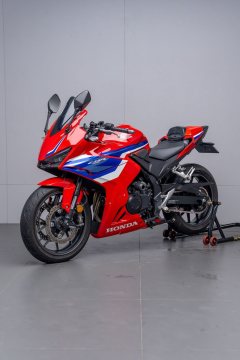 Honda CBR400R - photo 2