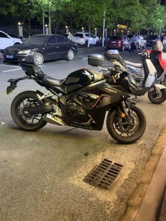 Honda CBR650R - photo 1
