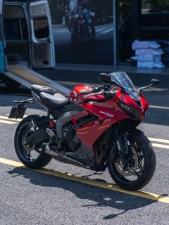 Triumph Daytona 660 - ფოტო 1