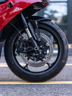 Triumph Daytona 660 - ფოტო 11
