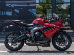 Triumph Daytona 660 - ფოტო 9