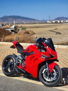 Ducati Panigale V4 1100 cc - ფოტო 10