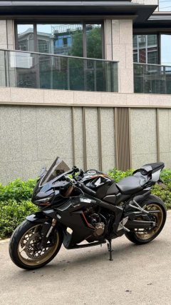 Honda CBR650R - ფოტო 1