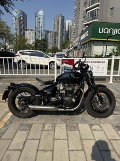 Triumph Bonneville Bobber 1200 cc - photo 3