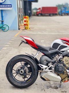 Ducati Street Fighter V4 1100 cc - photo 4