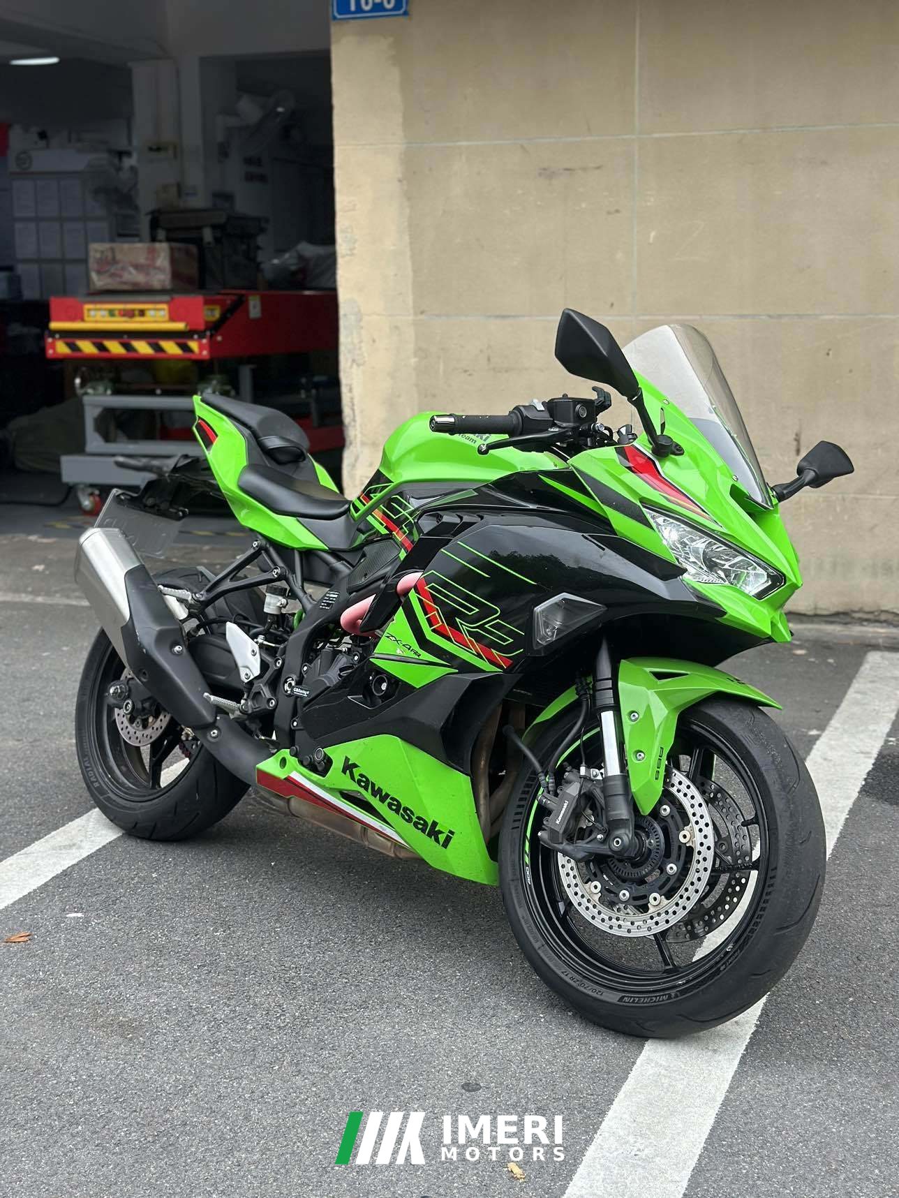2023 Kawasaki ZX-4R 400 cc