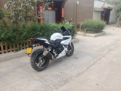 Honda CBR400R - photo 3