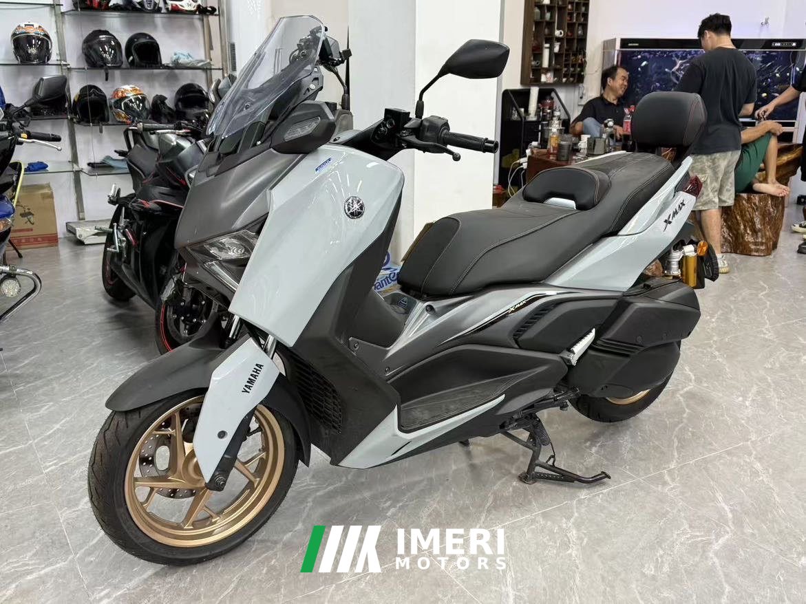 2025 Yamaha XMAX 300 cc