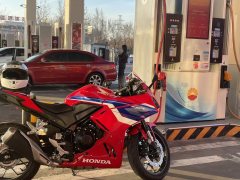 Honda CBR400R - ფოტო 1