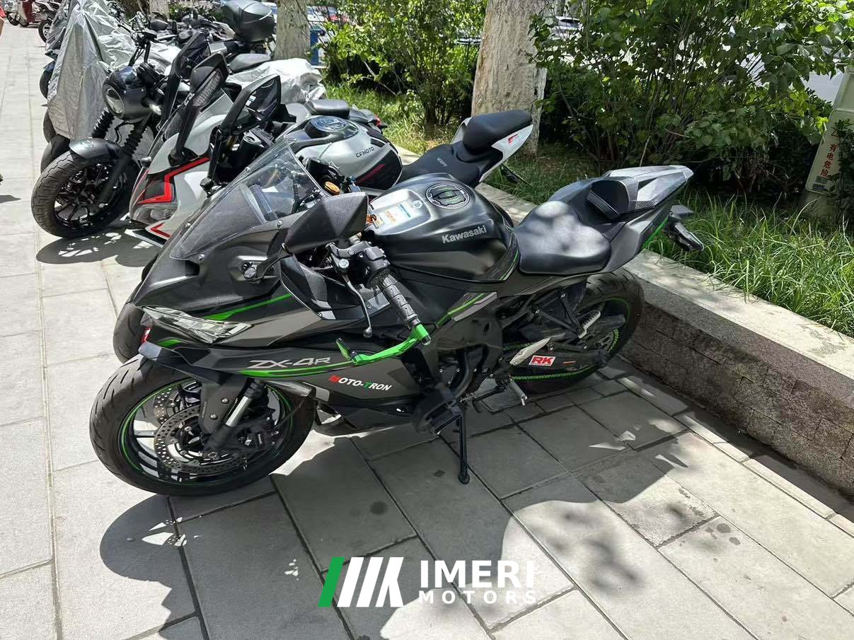 2023 Kawasaki ZX-4R 400 cc