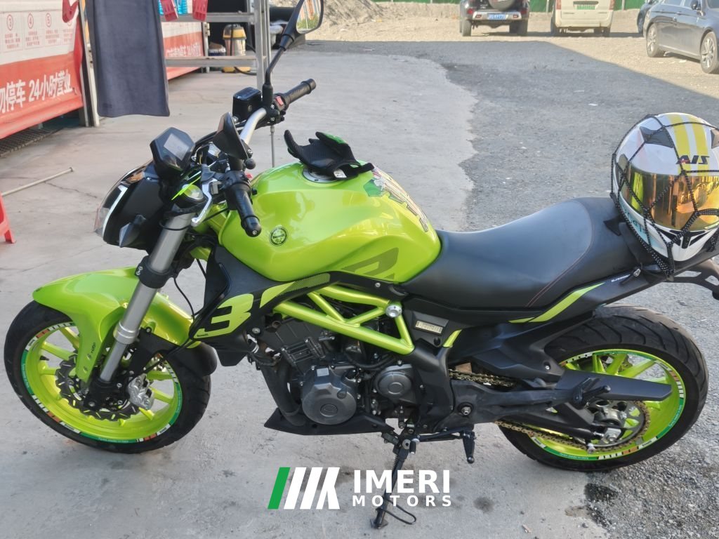 Benelli TNT 300 / BN 302S - motorcycle from China
