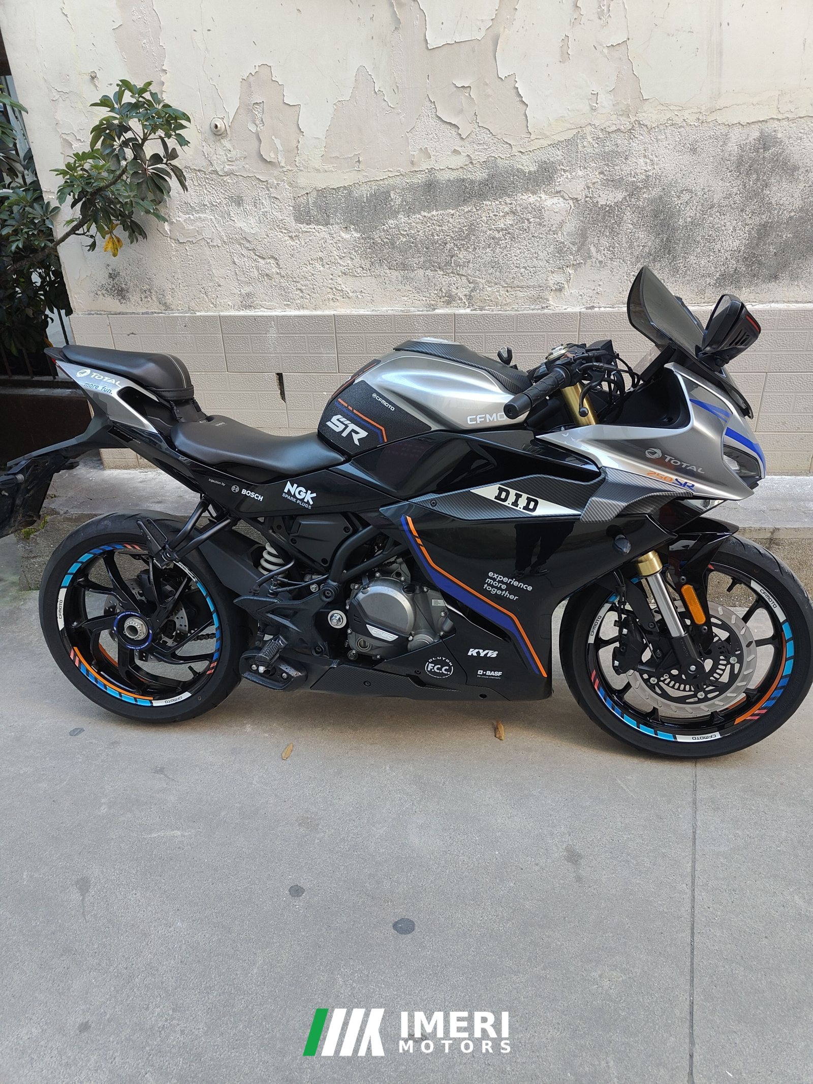 2022 CFMOTO 250SR