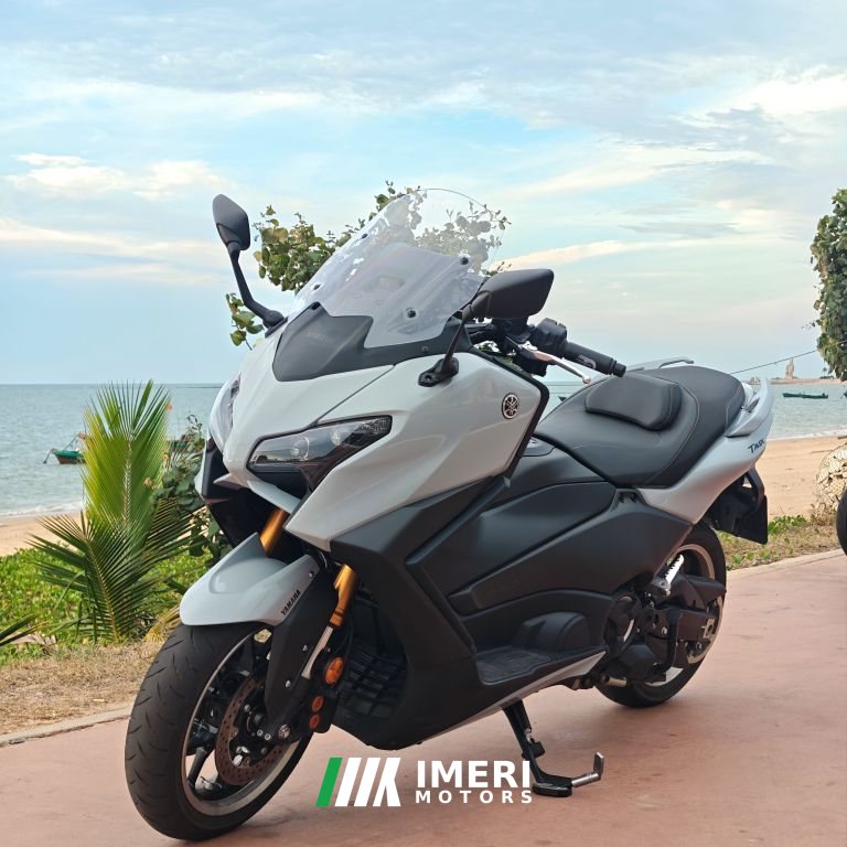 2025 Yamaha TMAX 560 cc