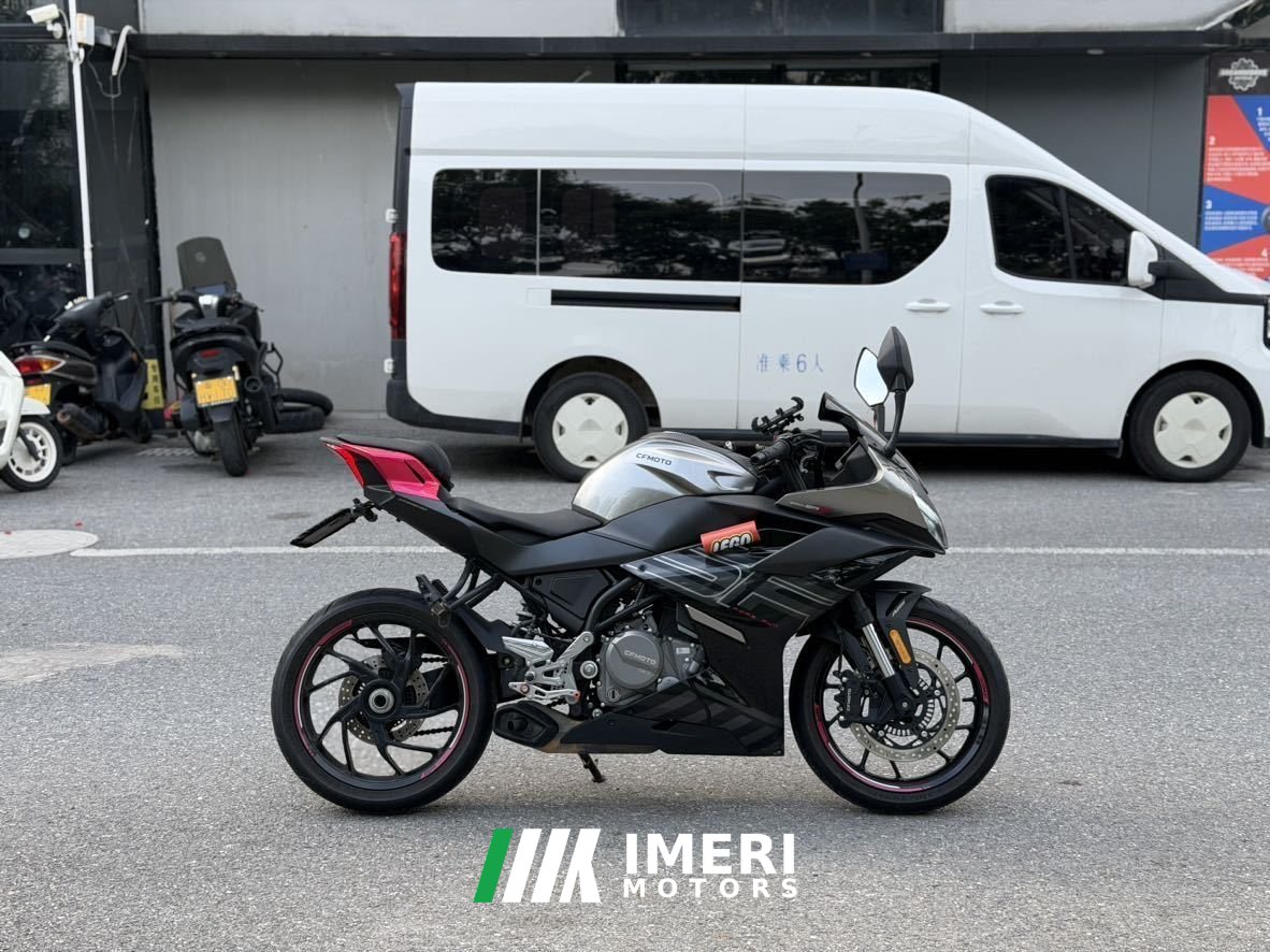 2025 CFMOTO 250SR