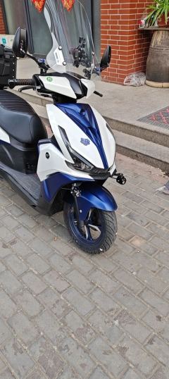QJMOTOR Hong 125 - photo 2