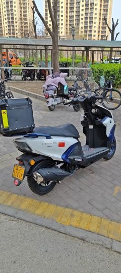 QJMOTOR Hong 125 - photo 7