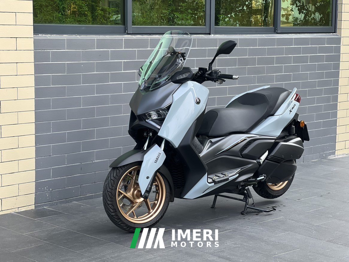 2025 Yamaha XMAX 300 cc