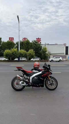 Aprilia RSV4 1100 cc - ფოტო 3