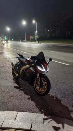Aprilia RSV4 1100 cc - ფოტო 4