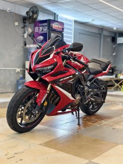 Honda CBR650R - photo 3
