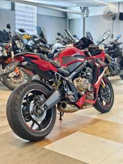 Honda CBR650R - photo 7