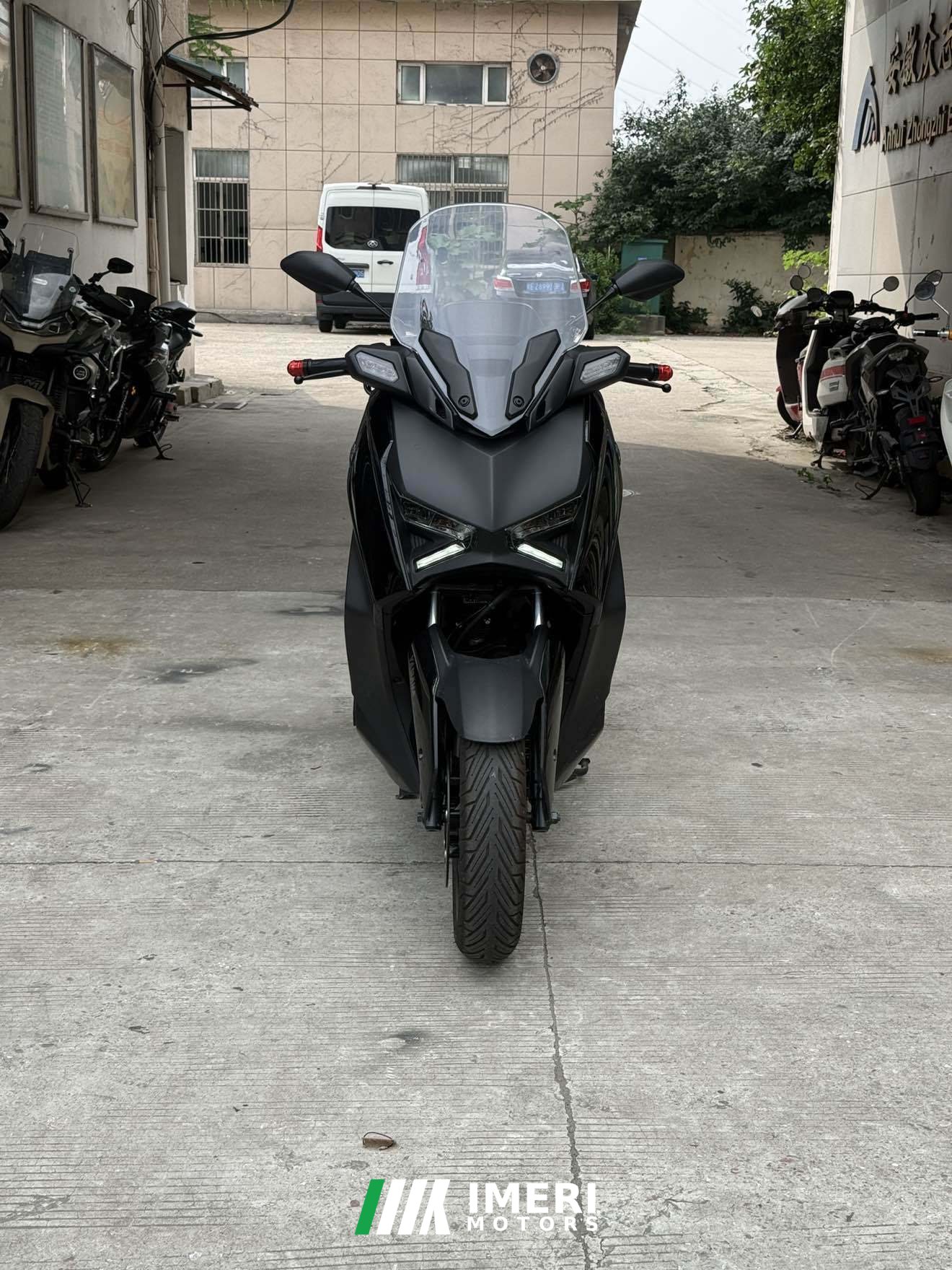 2025 Yamaha XMAX 300 cc
