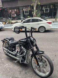 Harley-Davidson Breakout 1860 cc - ფოტო 1