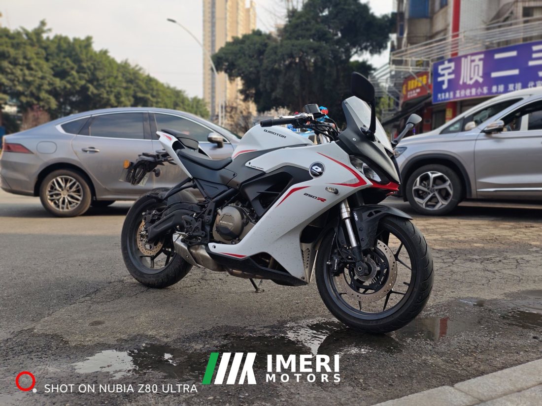 QJMOTOR SRK 250 - motorcycle from China