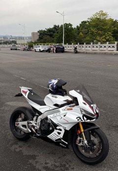 Aprilia RSV4 1100 cc - ფოტო 2