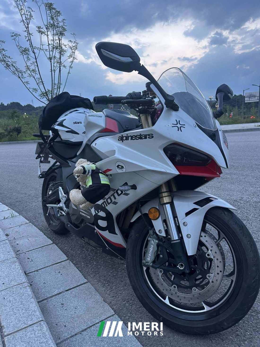 QJMOTOR Roewe i5 550 / Sai 550 *(Context-dependent, usually referring to the motorcycle "Sai 550" or Roewe car v - motorcycl…