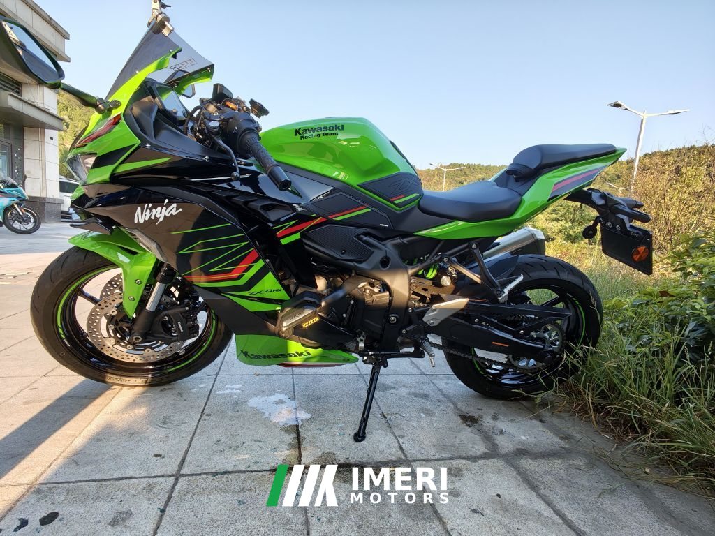 2023 Kawasaki ZX-4R 400 cc