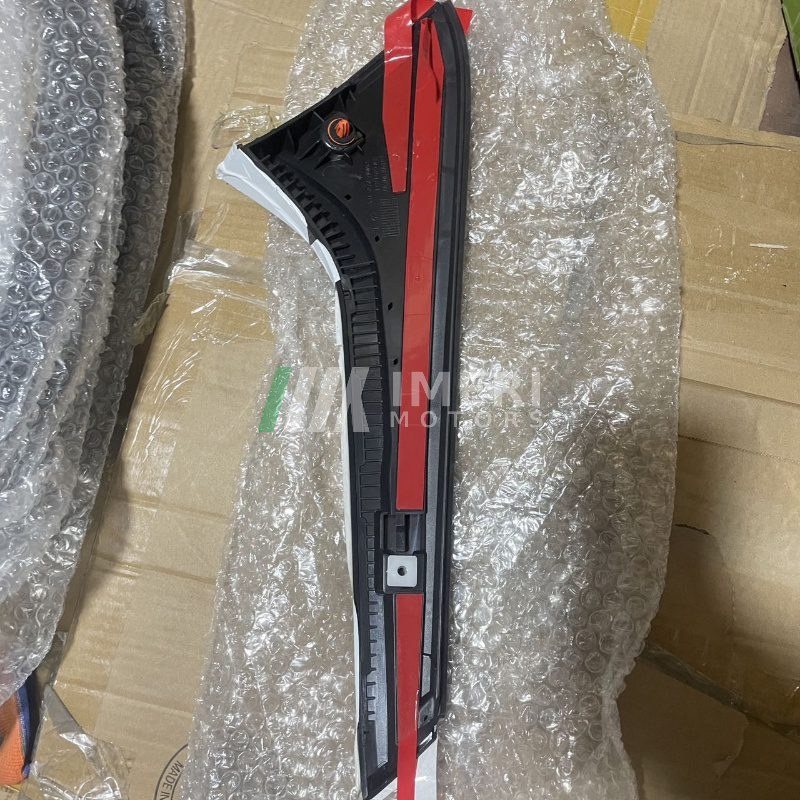 Glossy Black Spoiler - Audi Q5e tron - 1