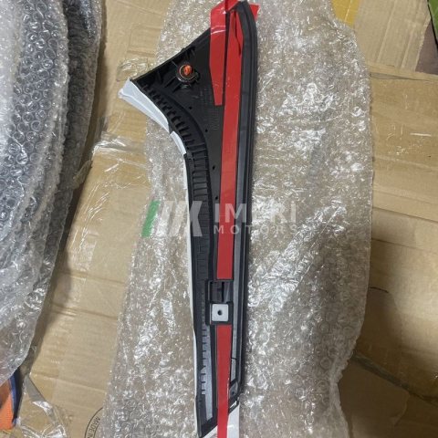 89D8548725FQ Glossy Black Spoiler Audi Q5e tron