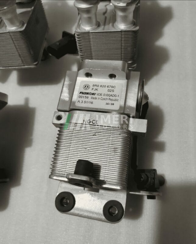 8R0 820 679C - 2