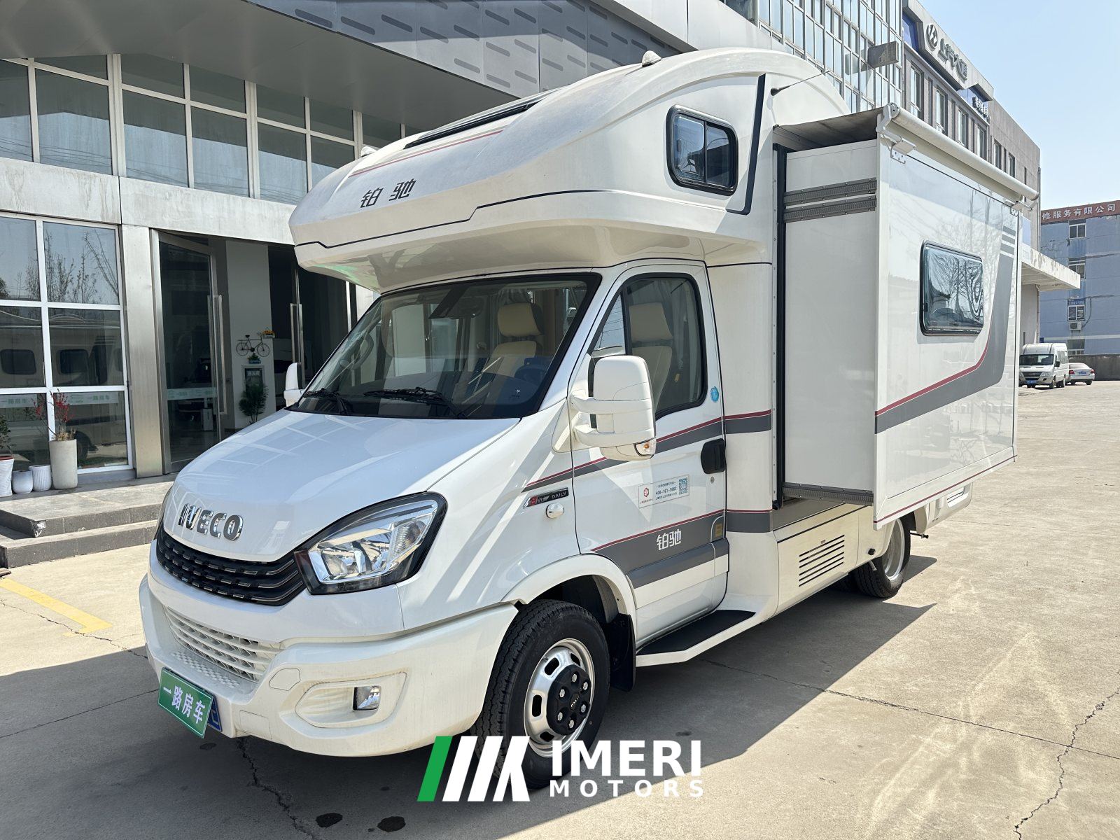 2021 Custom RV 21 Platinum Chi Dual Expansion 3.0T