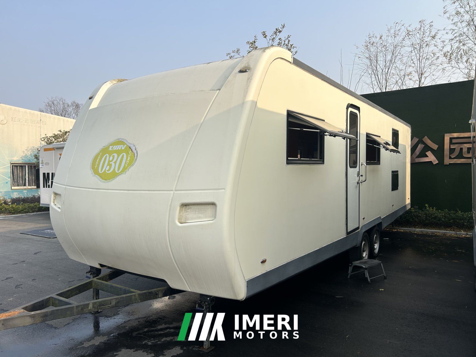 Custom RV 98% new camping trailer 10 meters long 3L