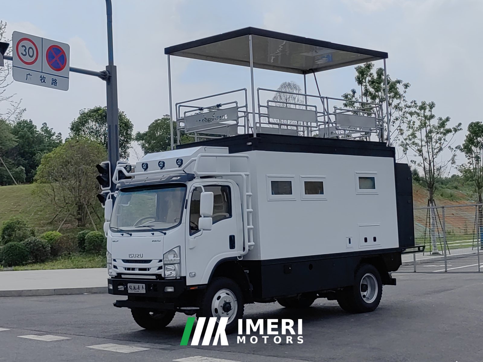 Isuzu 700P 4WD RV 5.2L