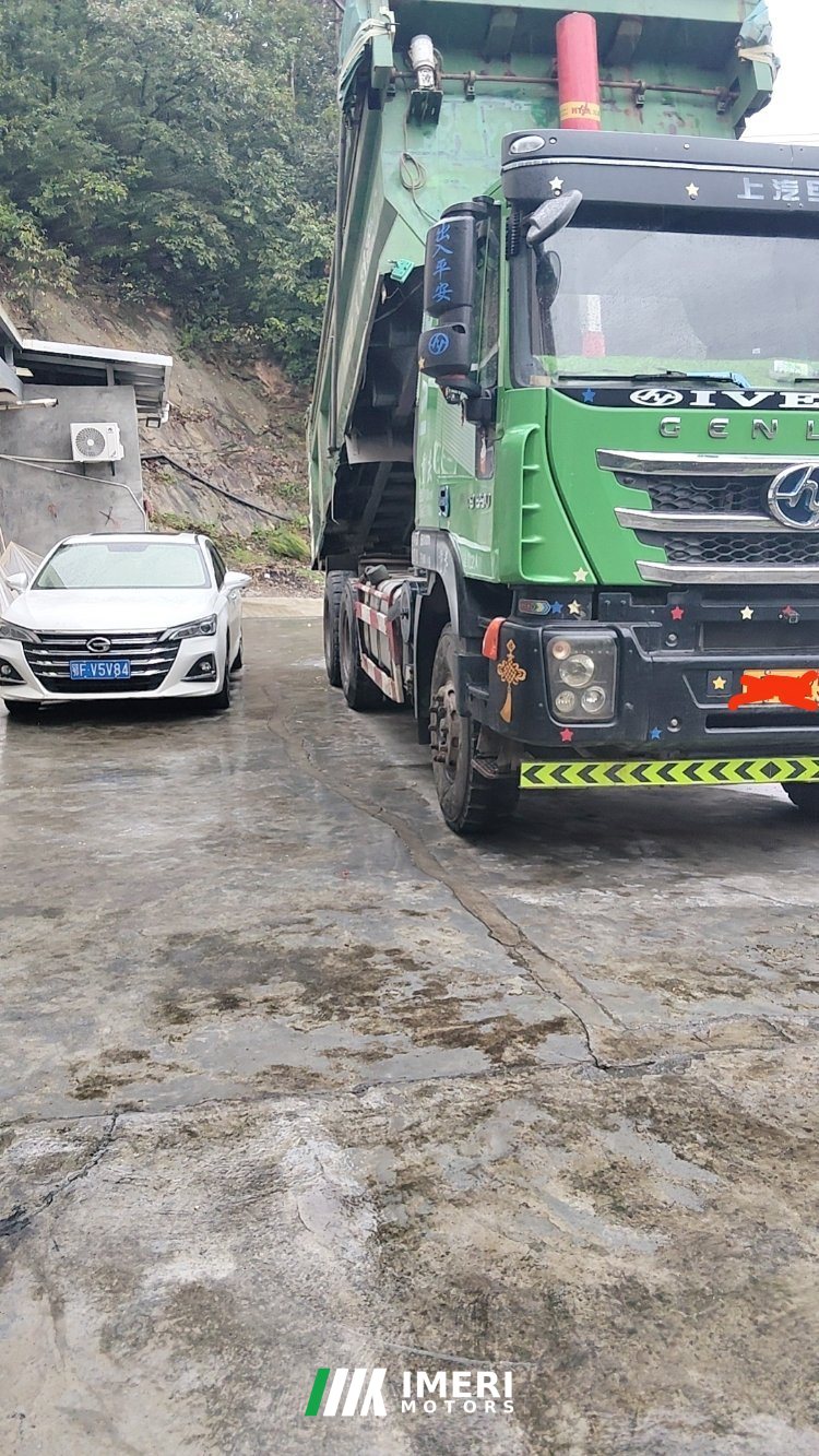 2019 SAIC Hongyan Genlyon 390 hp 6X4 5.8 m