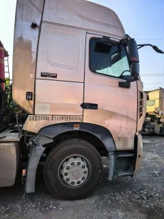 Sinotruk HOWO T7H 440 hp 6X4 - photo 3