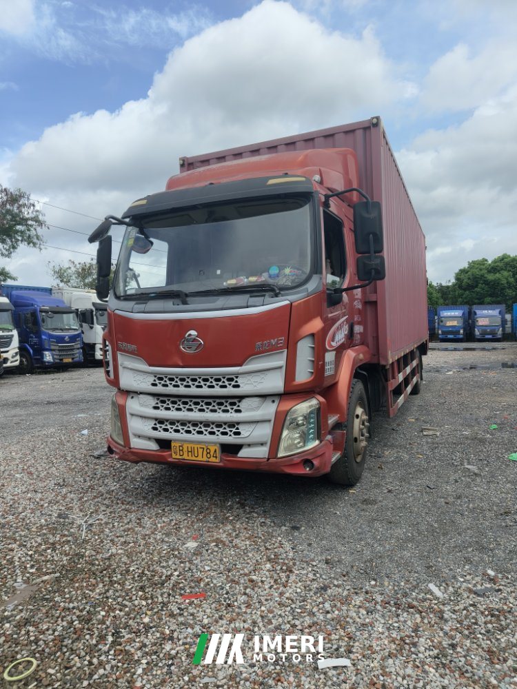 2018 Dongfeng Liuzhou New Chenglong M3 185 hp 4X2 8.3 m