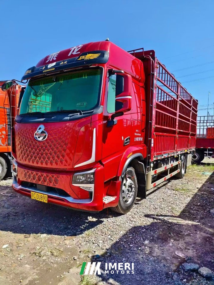 Dongfeng Liuzhou Chenglong H5 320 hp 4X2 6.8 m - truck from China