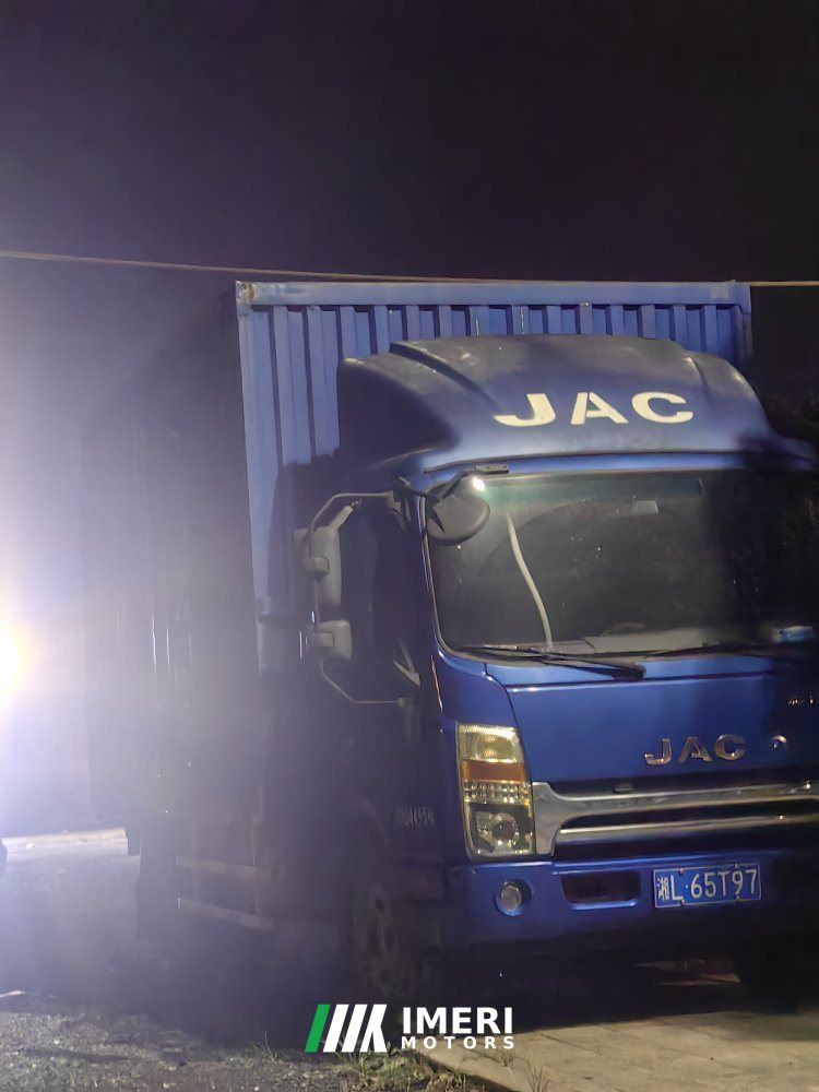 JAC Shuailing Q6 141 hp 4X2 3.82 m - грузовик из Китая