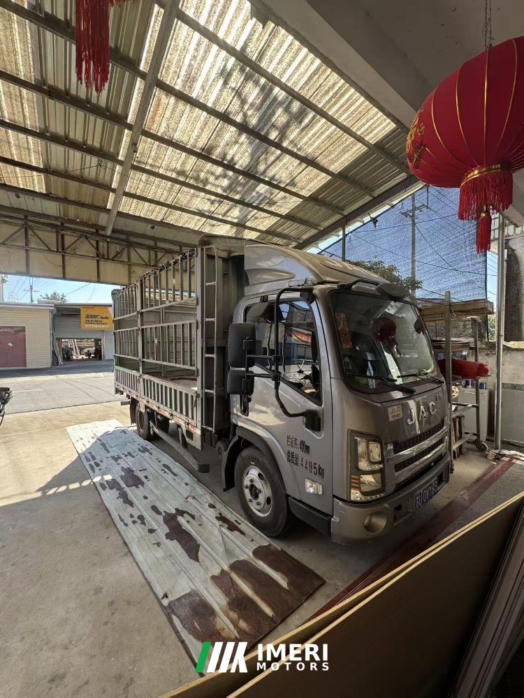 JAC Weiling K5 137 hp 4X2 4.18 m - truck from China
