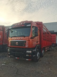 Sinotruk Sitrak G5 310 hp 6X2 9.52 m - photo 1
