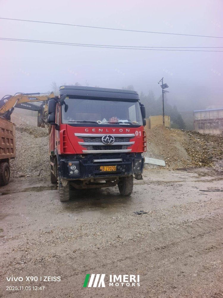 2018 SAIC Hongyan Genlyon 390 hp 6X4 6 m