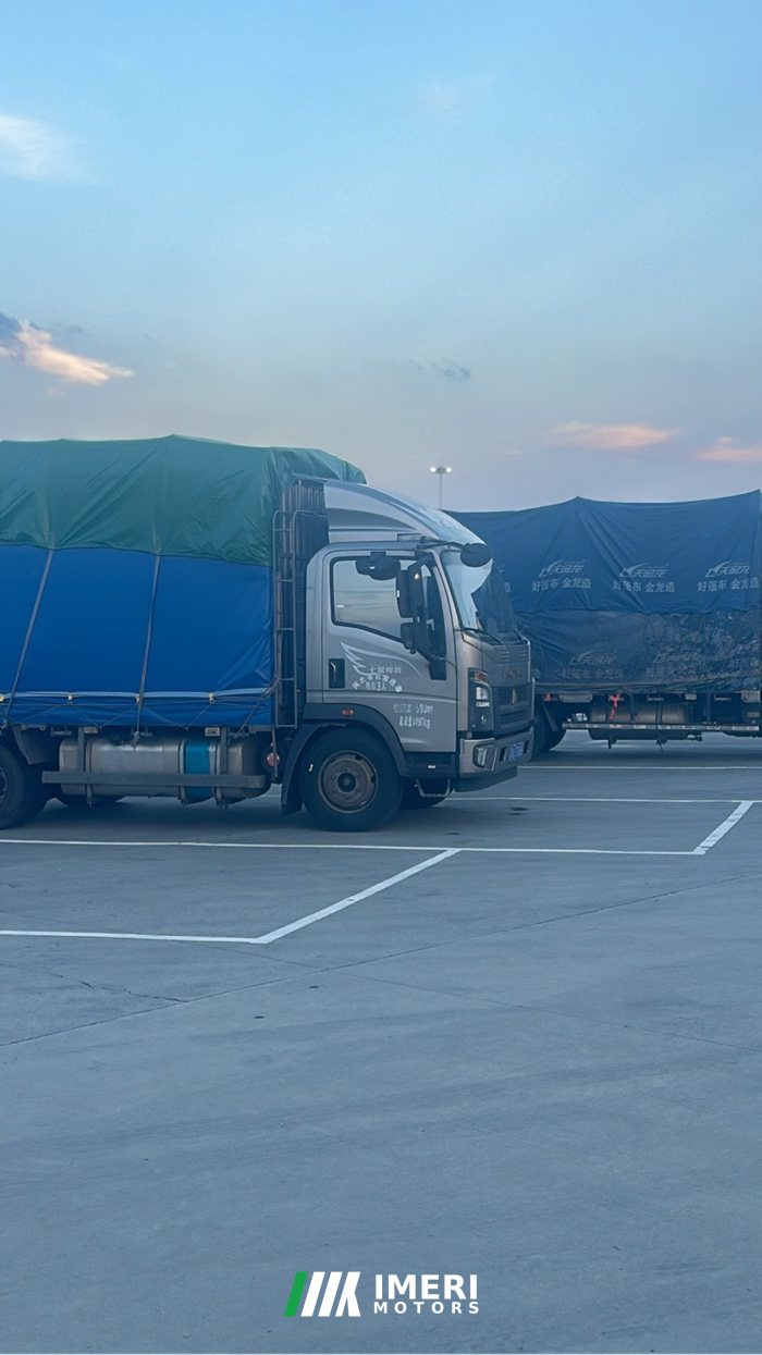 Shacman Delong G300 163 hp 4X2 3.82 m - truck from China