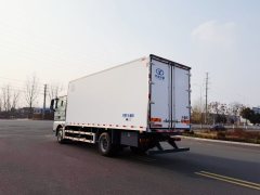 Sinotruk Sitrak G7H 330 hp 4X2 6.8 m - photo 6