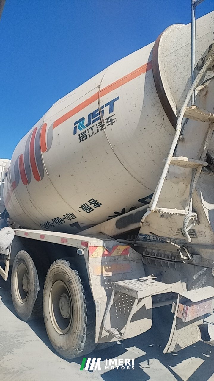 United Trucks U 350 hp 6X4 - truck from China